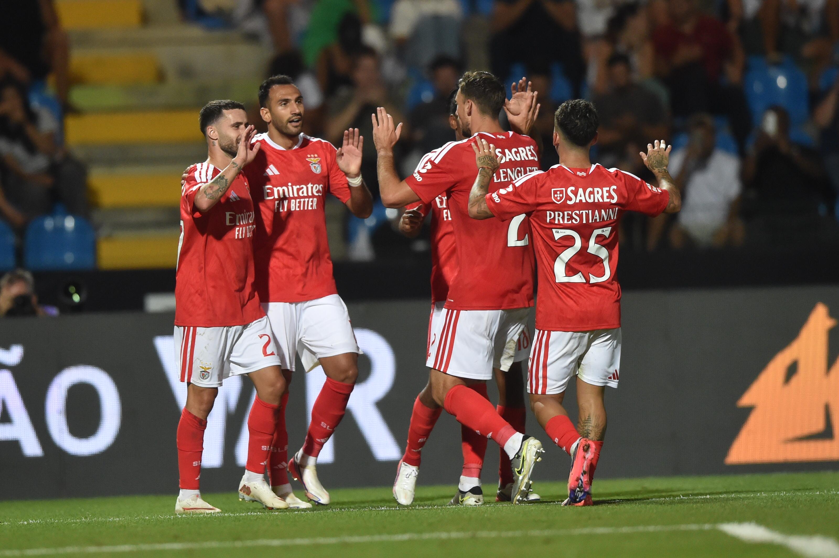 Jogadores do Benfica festejam um dos golos marcados frente ao Casa Pia - Foto: Miguel Nunes
