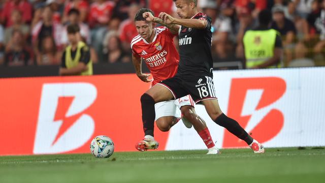 Prestianni a pressionar André Geraldes no jogo com o Casa Pia - Foto: Miguel Nunes