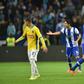 O capitão Maicon (FC Porto) abandonou o campo, depois de ter cometido um erro grosseiro no 2-1 do Arouca - Foto: A BOLA