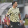 Filipe Coelho, treinador do Casa Pia, na primeira parte do jogo com o Benfica em Rio Maior