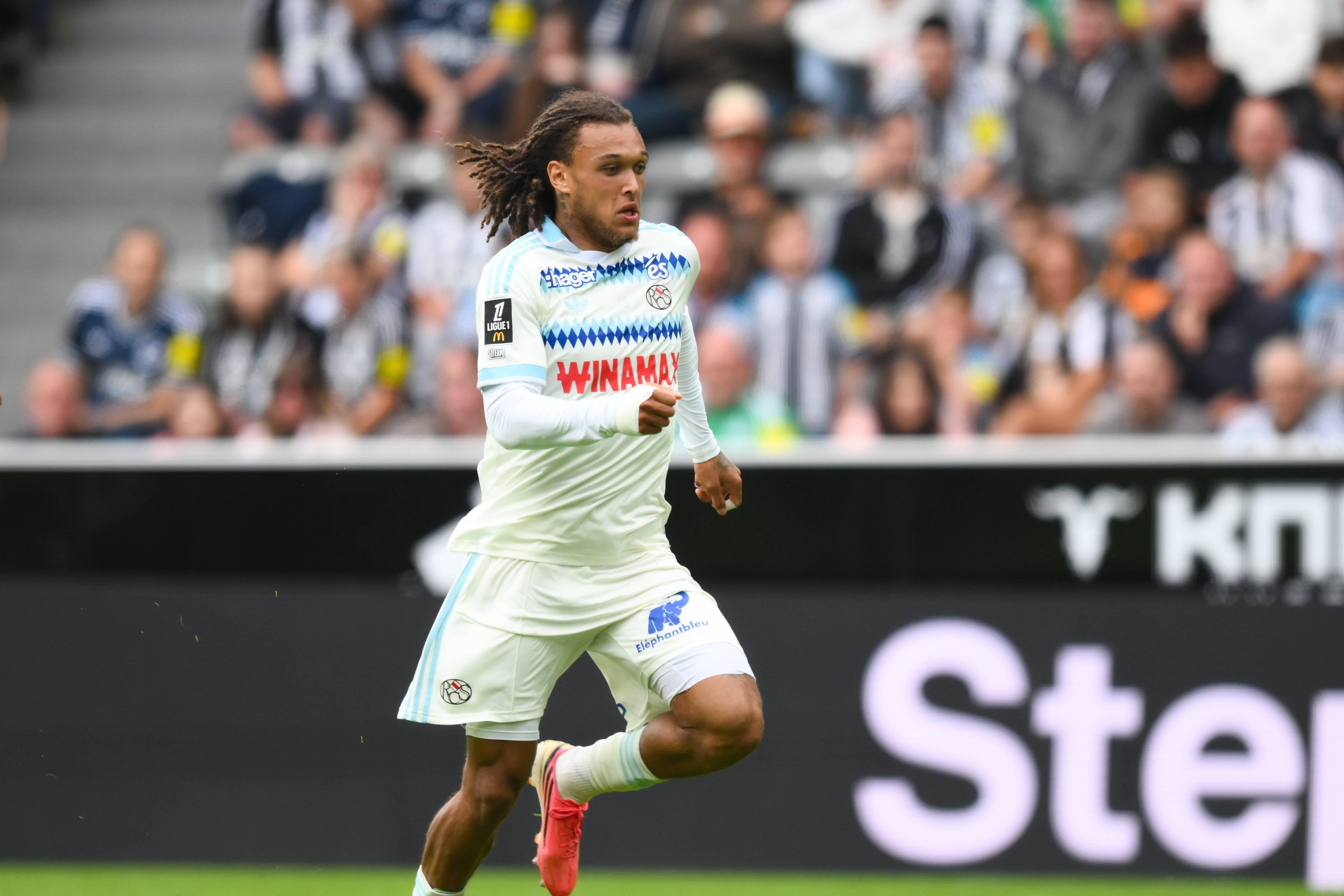Diego Moreira disputou um particular do Estrasburgo em Newcastle no dia 16
