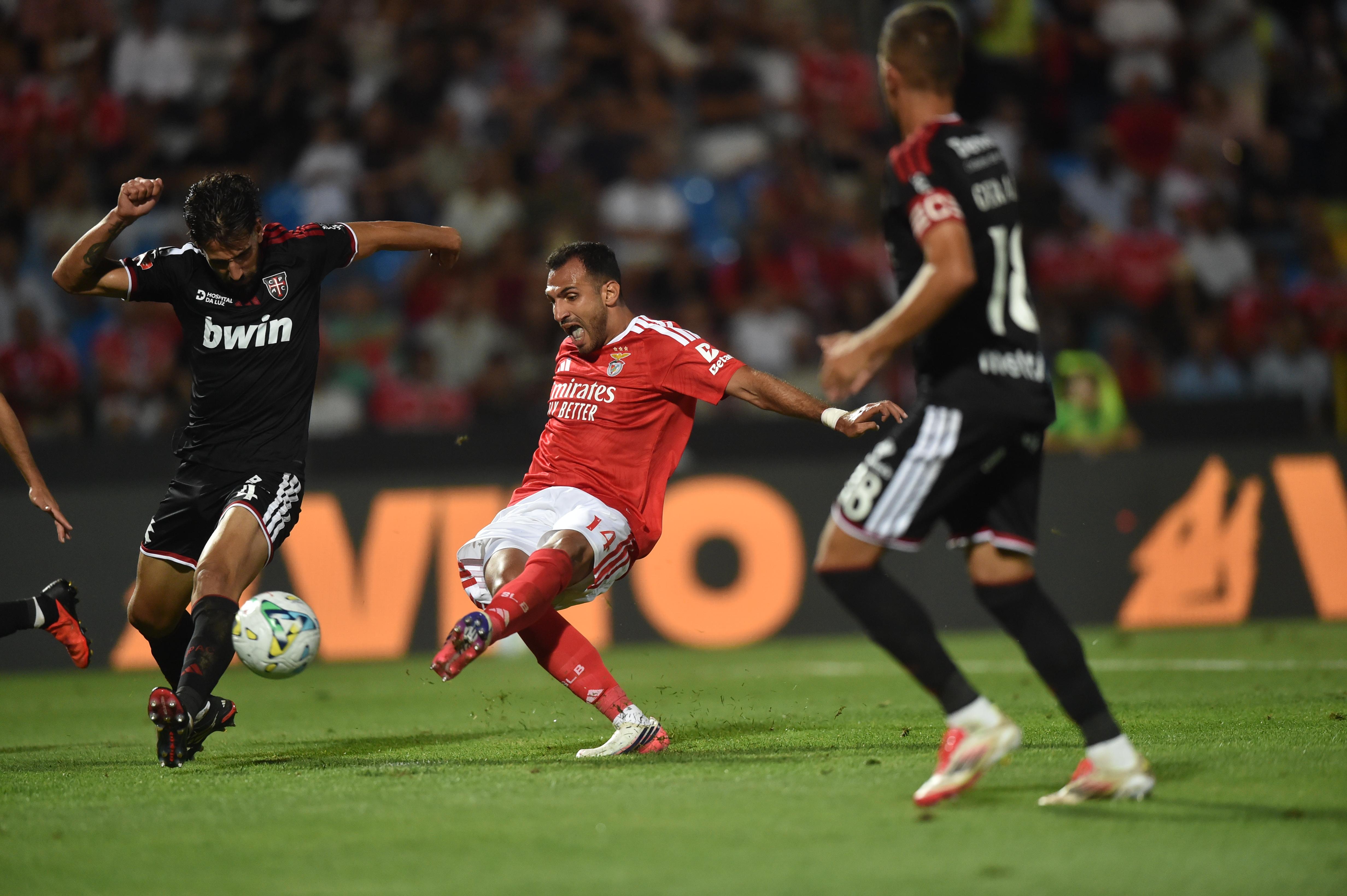 Pavlidis remata para golo frente ao Casa Pia - Foto: Miguel Nunes