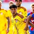 Roni e Henrique Martins disputam bola no jogo entre o Felgueiras e o Aves SAD - Foto: Liga