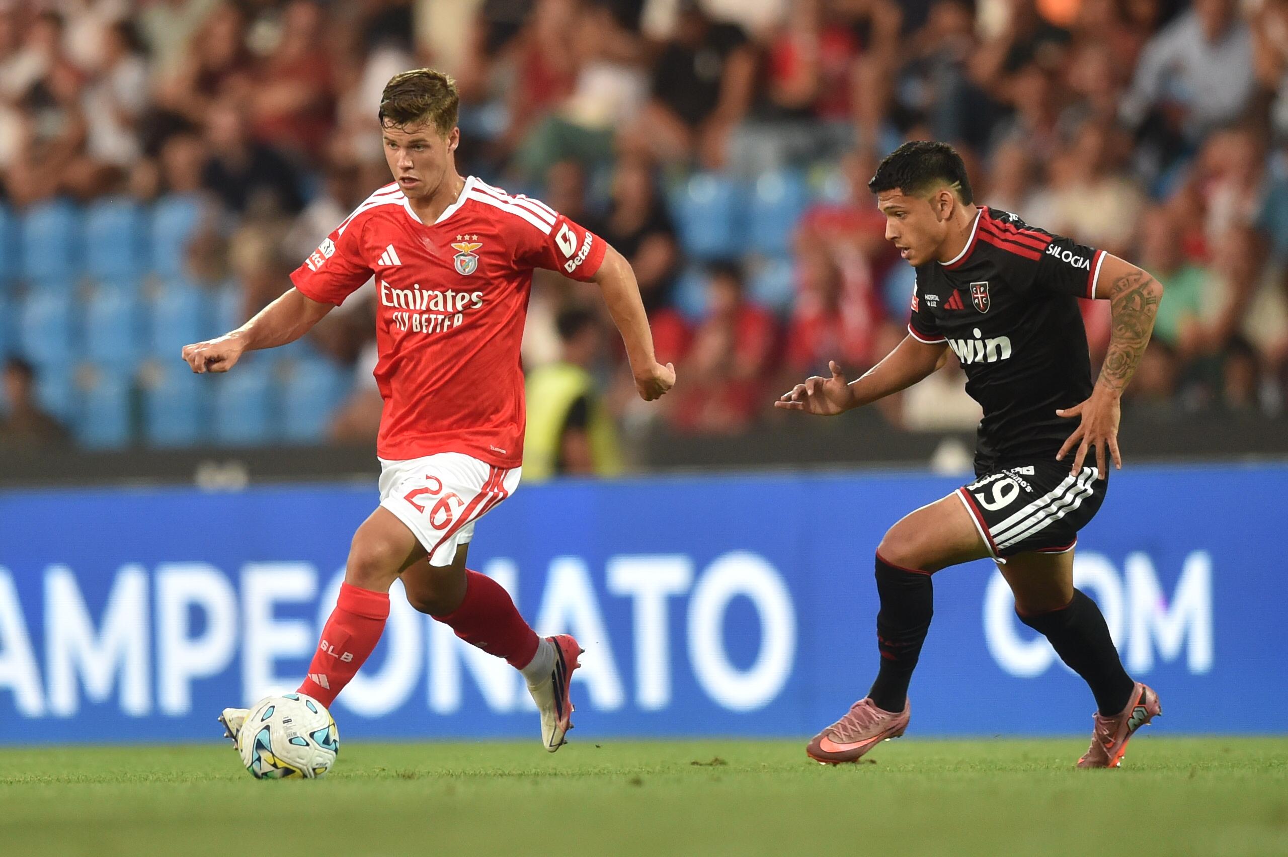 Dahl em ação no jogo com o Casa Pia - Foto: Miguel