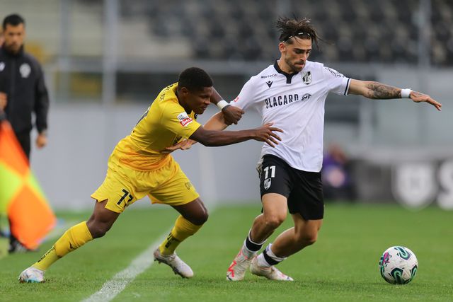 Ou vê agora ou receberá o vídeo pelo whatsapp: V. Guimarães falha 2-0 de forma incrível