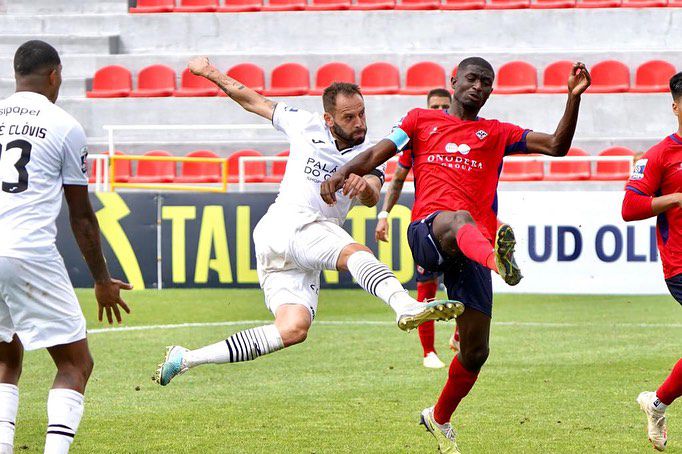 Oliveirense e Ac. Viseu empatam: vale a pena ver este golo de Schutte