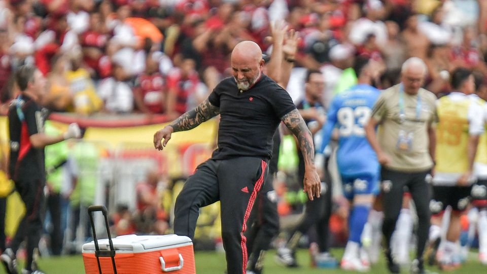 Flamengo a perder, Sampaoli não aguenta a pressão e vai para o balneário