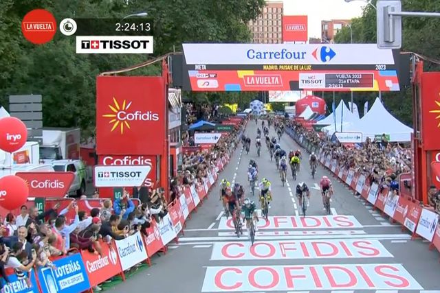 Vitória de Groves na consagração de Kuss na Vuelta