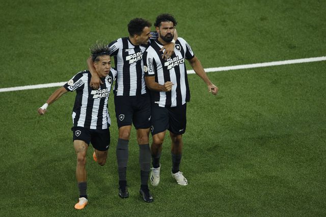 «Árbitros meteram a mão», acusa Diego Costa