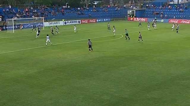 Aos 40 Anos, Cardozo continua perigoso