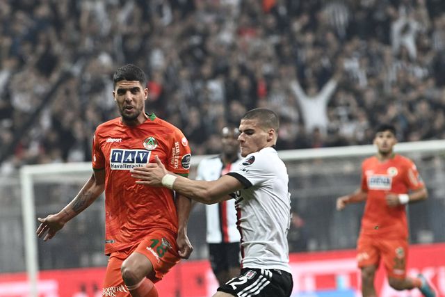 João Novais bisa pelo Alanyaspor (vídeo)