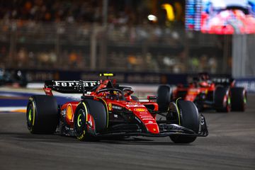 Carlos Sainz vence Grande Prémio de Singapura