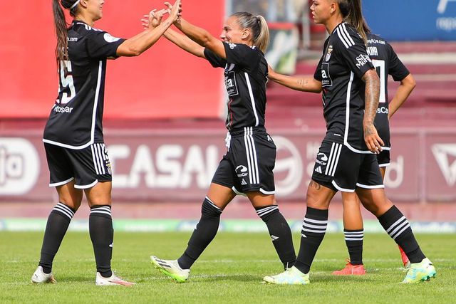 Benfica vence Torreense no início da Liga