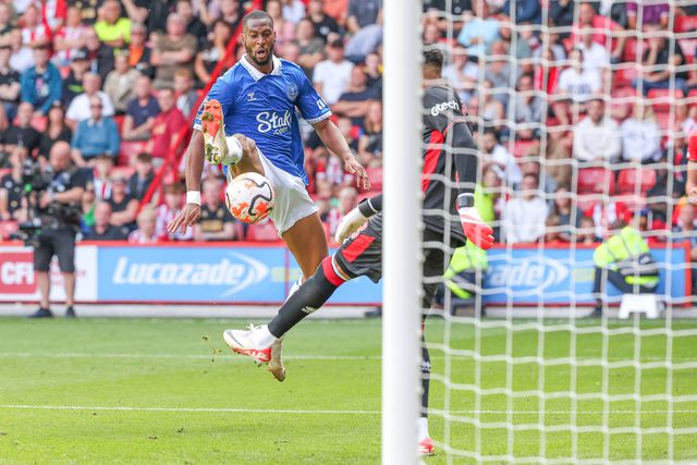Beto estreia-se no Goodison Park diante do Arsenal