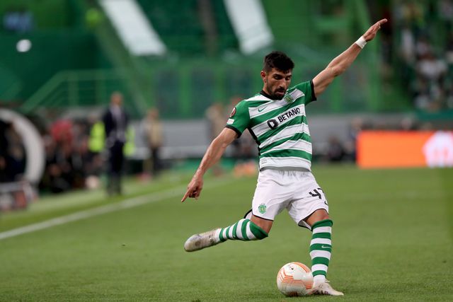 Vídeo: Esgaio ainda festejou, mas VAR anula por… 5 centímetros