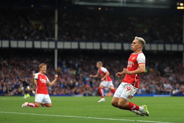 Trossard decide para o Arsenal em Goodison Park (vídeo)
