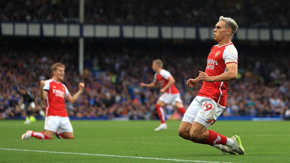 Trossard decide para o Arsenal em Goodison Park (vídeo)