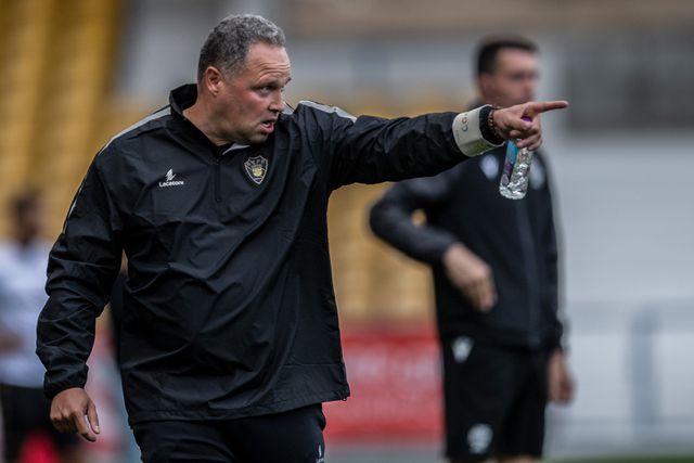 Gil Vicente: Vítor Campelos lamenta «cara diferente em casa e fora»