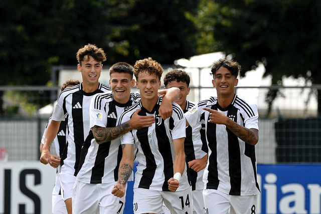 PSV não aproveita deslize leonino e perde com a Juventus na estreia da Youth League