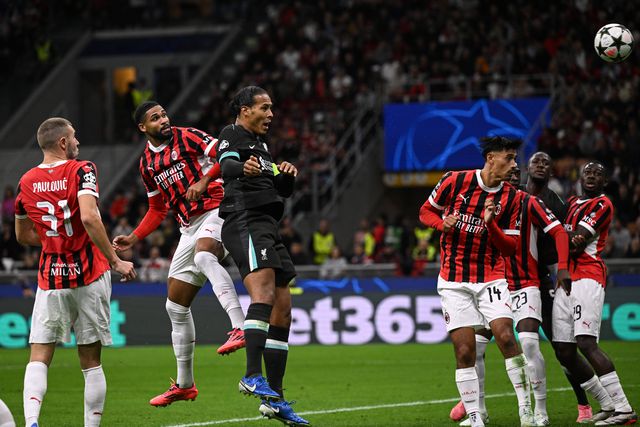 Liverpool agrava crise de Paulo Fonseca e Leão no Milan