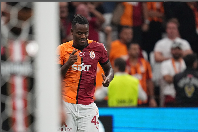 Galatasaray vence e ultrapassa Mourinho no topo antes do dérbi