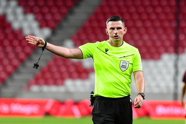 Árbitro inglês na estreia do Benfica na Liga dos Campeões