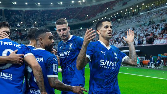 João Cancelo em destaque na vitória tranquila do Al Hilal