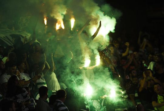 Dois adeptos feridos por uso de pirotecnica durante o Sporting-Lille