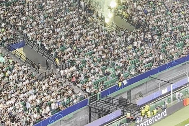 Pirotecnia volta a aparecer em Alvalade