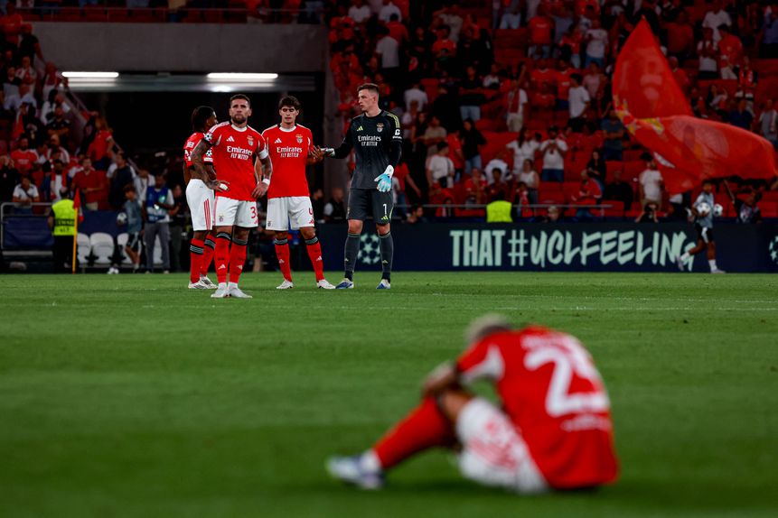 Nicolàs Otamendi depois do jogo com o Qarabag
