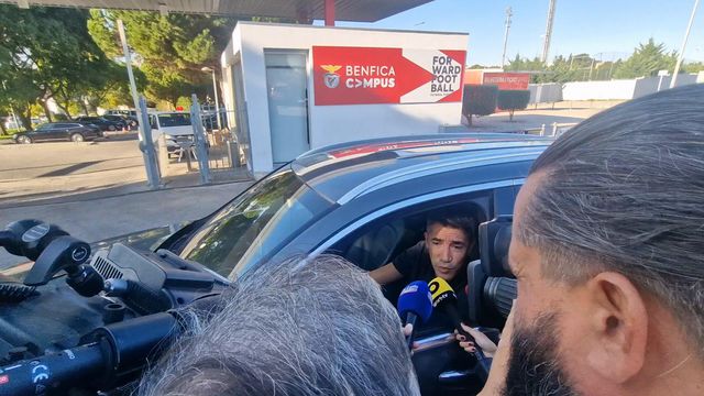Bruno Lage agradece ao Benfica