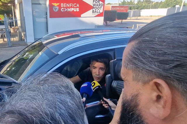 Bruno Lage agradece ao Benfica