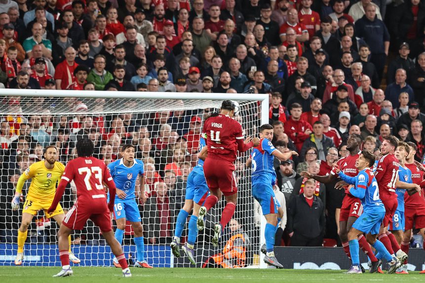 Van Dijk marcou o golo da vitória do Liverpool frente ao Atlético Madrid na compensação (FOTO IMAGO)