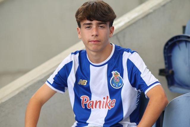 FC Porto 'amarra' médio de 14 anos com contrato de formação