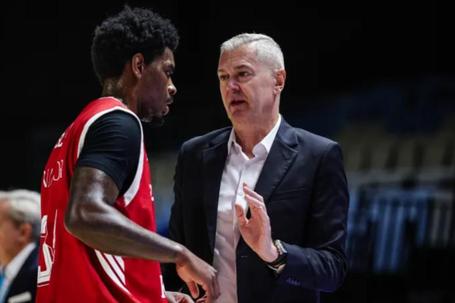 Ainars Bagatskis com poucos motivos para sorrir neste início de temporada no Benfica - Foto: SL Benfica