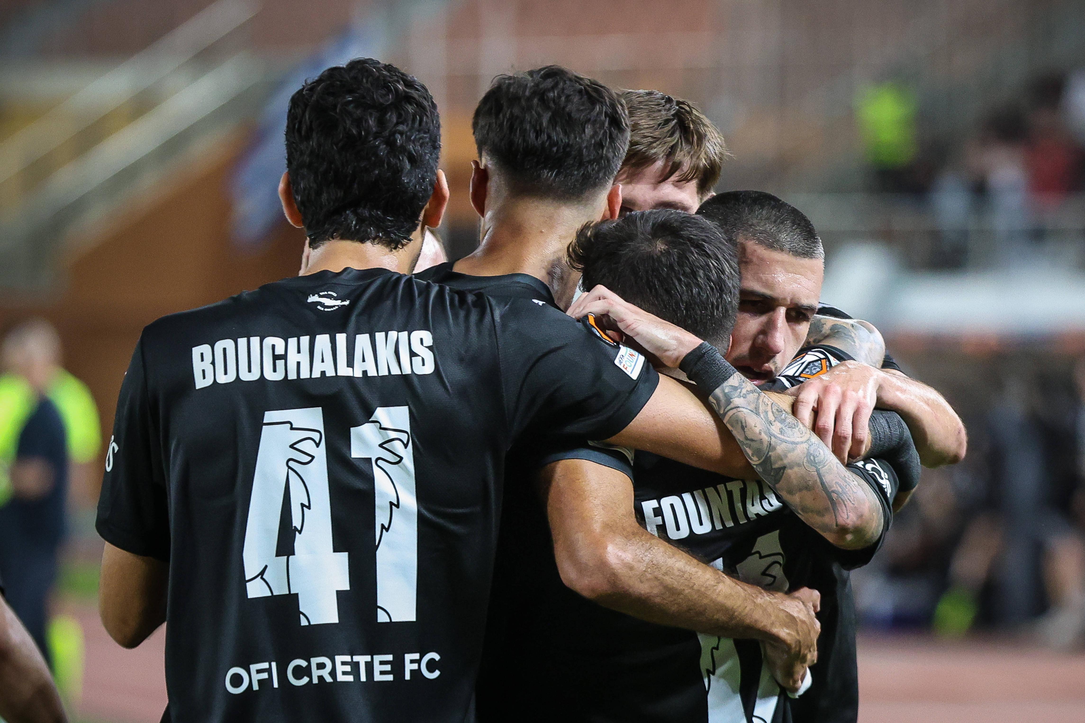 Aitor Cantalapiedra a celebrar o primeiro golo do OFI Crete na Europa