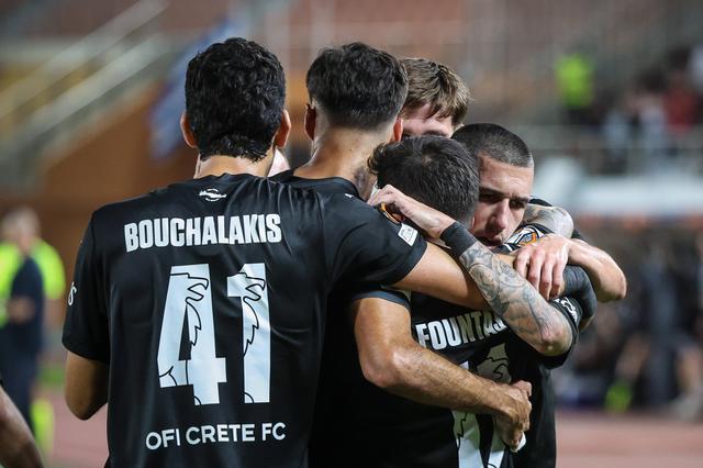 Aitor Cantalapiedra a celebrar o primeiro golo do OFI Crete na Europa