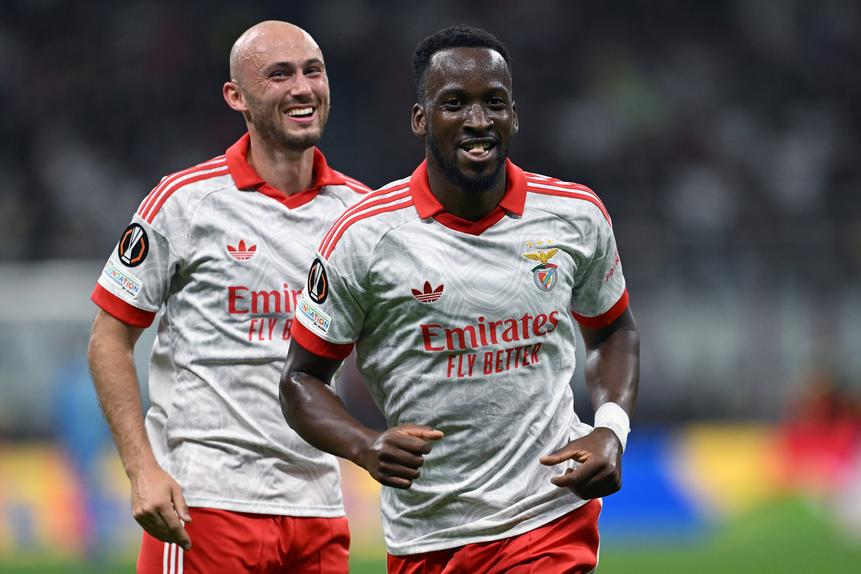 Lukebakio fez o primeiro golo da vitória do Benfica frente ao Milan, em San Siro - Foto: IMAGO
