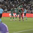 Palmeiras sobrevive a Abel expulso, reviravolta e penáltis na Libertadores