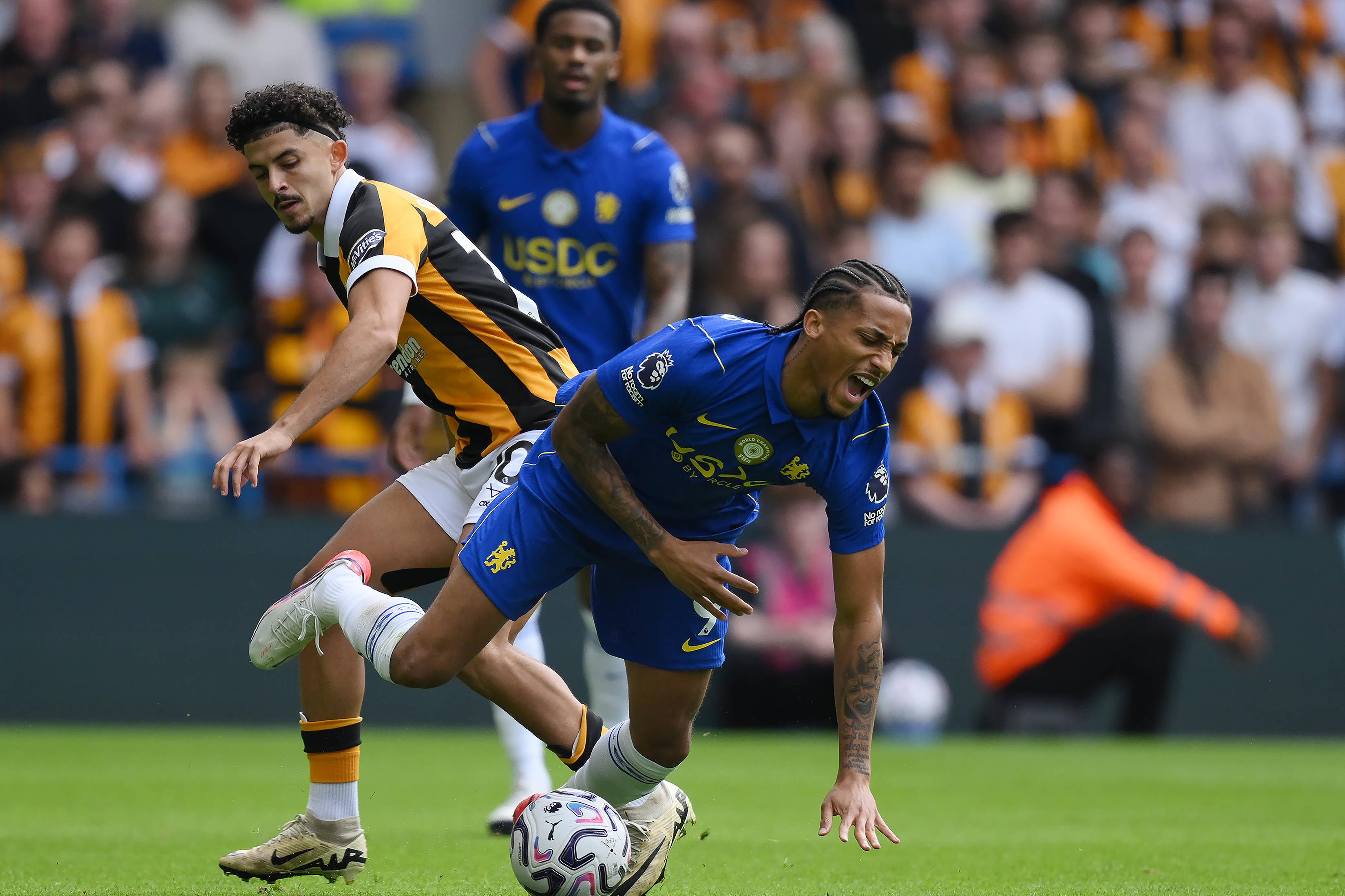 João Pedro lesionou-se diante do Hull City