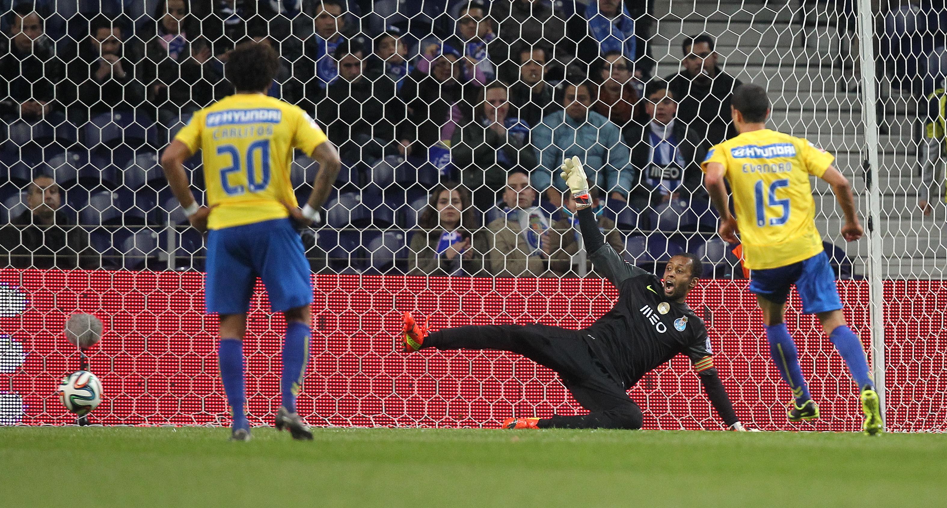 FC Porto-Estoril (0-1), a 23 de fevereiro de 2013, 20.ª jornada da Liga. Primeira vitória de Marco Silva sobre o clube portista surgiu graças a um penálti de Evandro aos 78', no Dragão - Foto: A BOLA/Helena Valente