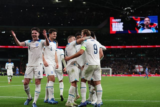 Kane assina ‘vingança’ e confirma Inglaterra no Europeu