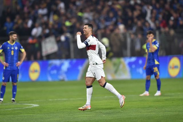 «Ronaldo tem no máximo 28 anos, a mãe registou errado... Surreal»