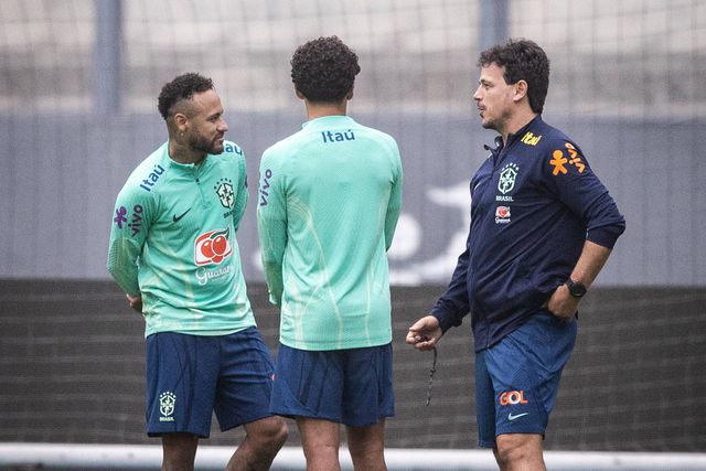 Fernando Diniz defende Neymar: «Nenhum treinador do mundo abriria mão dele»