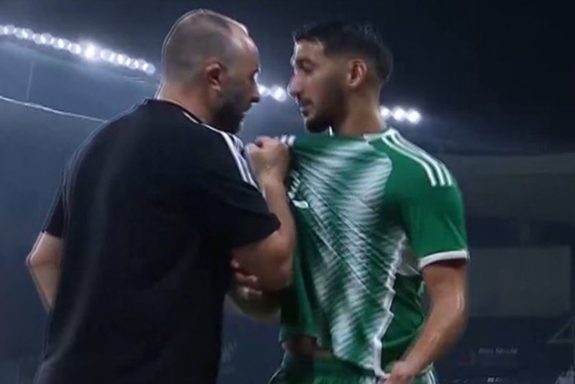 VÍDEO: internacional argelino ignora selecionador ao sair e este reage assim...