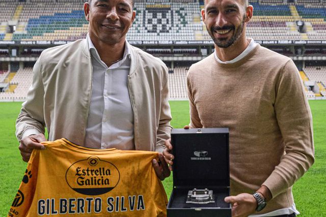 Gilberto Silva visitou o Estádio do Bessa