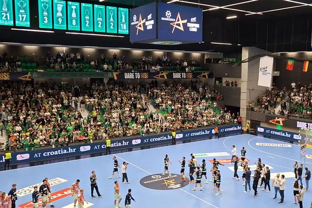 A festa do Sporting e o 'fair-play' do Fusche Berlin: adversários aplaudem bancadas do Pav. João Rocha