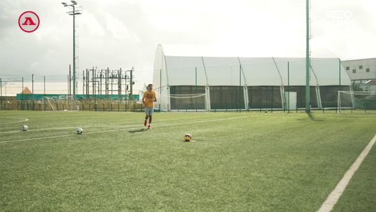 Penálti à Panenka já não se usa, agora é à... Tatanka?!