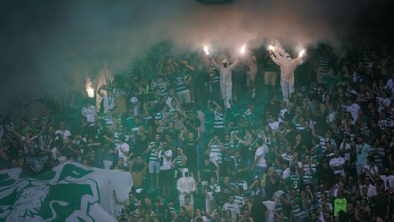 Sporting volta a ser multado por uso de pirotecnia nas bancadas