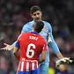 Courtois e Koke falam durante o dérbi de Madrid
